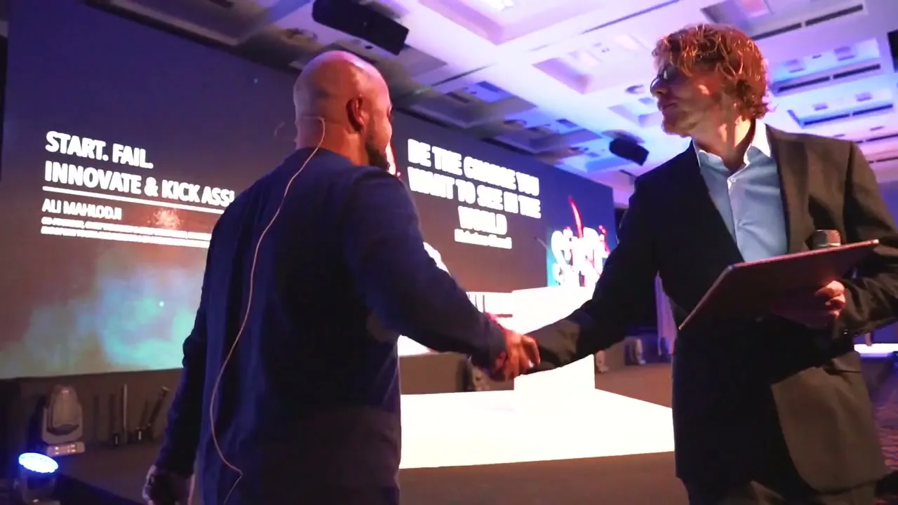 Ali Mahlodji being welcomed on stage at the SEMPL conference