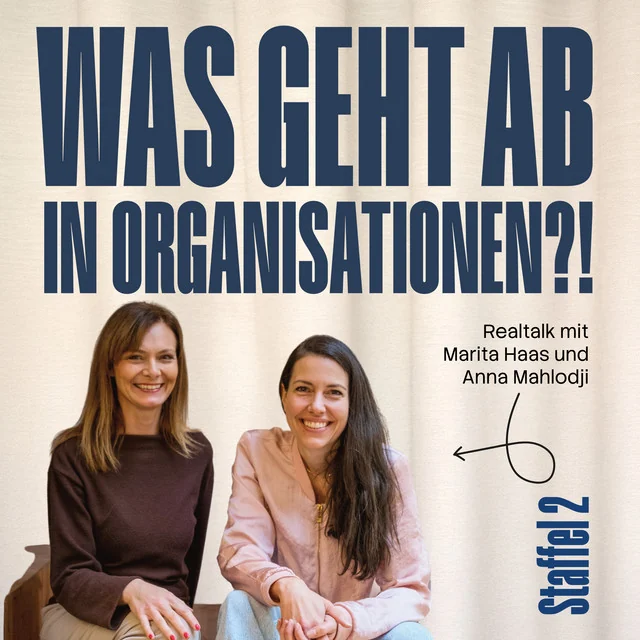 Cover des Podcasts „Was geht ab in Organisationen?!“ mit Marita Haas und Anna Mahlodji